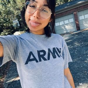 Meet your Posher, Adriana